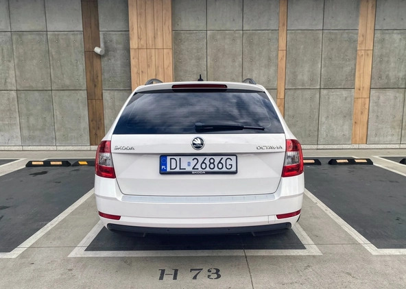 Skoda Octavia cena 54900 przebieg: 187000, rok produkcji 2017 z Wrocław małe 254